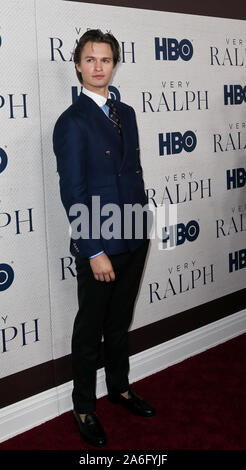 Ansel Elgort besucht HBO' sehr Ralph' Uraufführung an der Metropolitan Museum der Kunst am Oktober 23, 2019 in New York City. Stockfoto