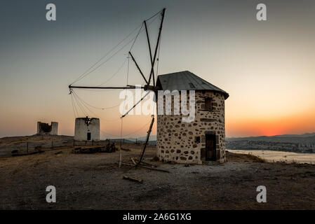 Ncient alten Windmühlen auf dem Hügel in die Stadt Bodrum in der Türkei Stockfoto