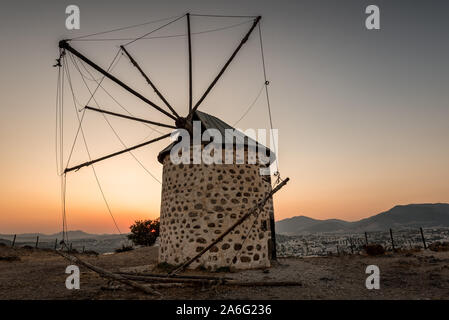 Ncient alten Windmühlen auf dem Hügel in die Stadt Bodrum in der Türkei Stockfoto