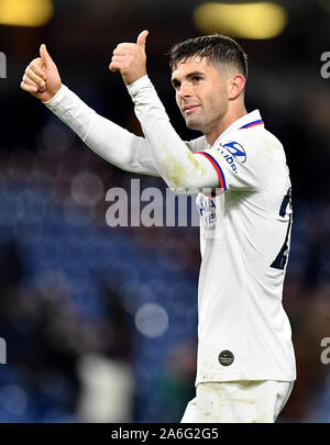 Chelsea's Christian Pulisic feiert nach dem Schlusspfiff in der Premier League Spiel im Turf Moor, Burnley. Stockfoto