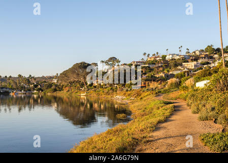 Von La Playa, das Bayfront Nachbarschaft in der Point Loma Gemeinschaft von San Diego, Kalifornien fotografiert. Die La Playa Trail. Stockfoto