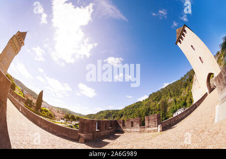 Auf Cahor Valentre Brücke über Fluss Lot, Frankreich Stockfoto