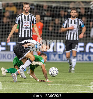 Almelo, Niederlande. 26 Okt, 2019. ALMELO, 26-10-2019, Stadion de Erve Asito, niederländischen Eredivisie, Saison 2019 - 2020, Heracles Almelo Spieler Mauro Junior während des Spiels Heracles Almelo vs PEC Zwolle Credit: Pro Schüsse/Alamy leben Nachrichten Stockfoto