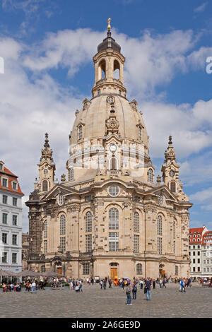 Die Kirche Unserer Lieben Frau in Dresden, Sachsen, Deutschland, wurde im Zweiten Weltkrieg zerstört und wieder aufgebaut wurde. Stockfoto