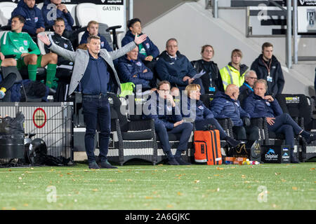 Almelo, Niederlande. 26 Okt, 2019. ALMELO, 26-10-2019, Stadion de Erve Asito, niederländischen Eredivisie, Saison 2019 - 2020, PEC Zwolle Trainer John stegeman während des Spiels Heracles Almelo vs PEC Zwolle Credit: Pro Schüsse/Alamy leben Nachrichten Stockfoto