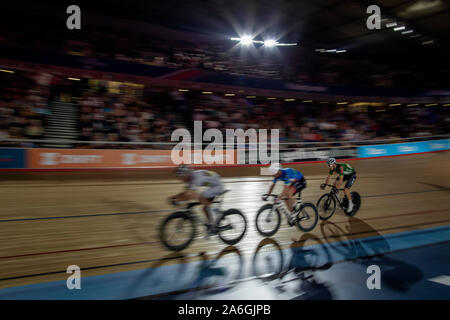 Lee Valley VeloPark, London, UK. 26 Okt, 2019. 6 Tag Serie Radfahren London; Owain Doull verfolgt Simone Consonni-redaktionelle Verwendung Credit: Aktion plus Sport/Alamy leben Nachrichten Stockfoto