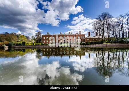 Atemberaubende Landschaft von Dunham Massey, alte historische Herrenhaus in der Nähe von Manchester Teil des National Trust Stiftung Herrenhäuser in der England Stockfoto