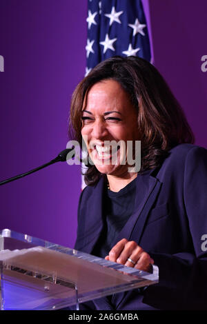 Columbia, USA. 26 Okt, 2019. Demokratische Präsidentschaftskandidaten Senator Kamala Harris Adressen der Benedikt College Strafjustiz Forum Oktober 26, 2019 in Columbia, South Carolina. Foto von Richard Ellis/UPI Quelle: UPI/Alamy leben Nachrichten Stockfoto