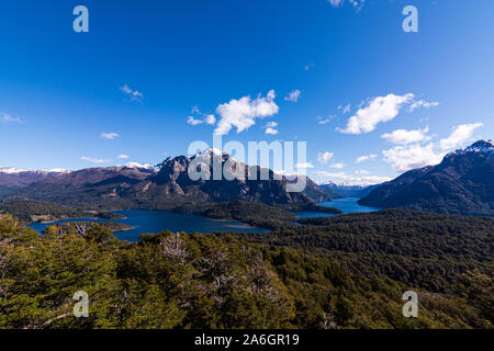 Panoramablick auf die Anden und Nahuel Huapi See in Bariloche, Patagonia, Argentinien Stockfoto