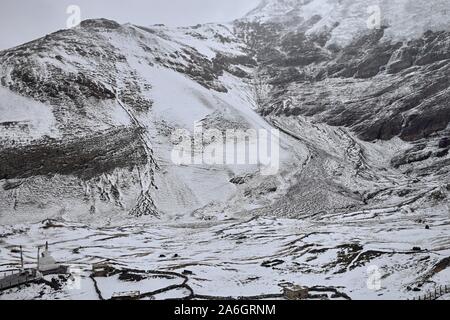 Gyantse Karola Gletscher Gyantse County in Tibet ist das größte Besatzungsmacht 9,4 Quadratkilometern und bis zu 5.560 Meter hoch. Stockfoto