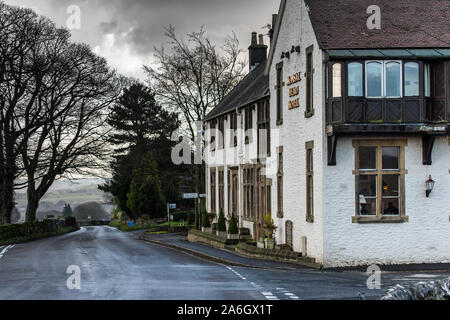 Die Monsal Head Hotel in Bakewell Tal durch den Grabstein Viadukt, Brücke Stockfoto