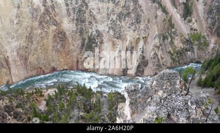 Draufsicht des Yellowstone River von Aussichtspunkt in Yellowstone Stockfoto
