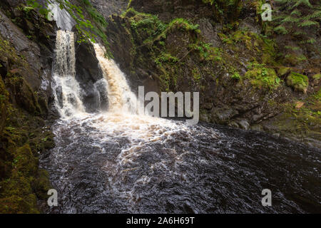 Wasserfall bei plodda fällt in den schottischen Highlands Stockfoto