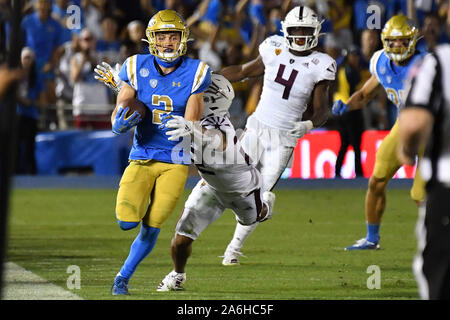 In Pasadena, Kalifornien. 26 Okt, 2019. UCLA Bruins wide receiver Kyle Philips #2 läuft in Aktion, die im dritten Quartal des NCAA Football Spiel zwischen den UCLA Bruins und die Arizona State Sun Devils im Rose Bowl in Pasadena, Kalifornien. Louis Lopez/CSM/Alamy leben Nachrichten Stockfoto