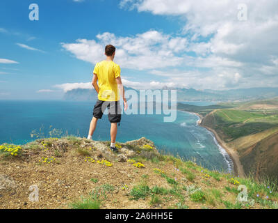 Mann auf Berg. Konzeption. Stockfoto