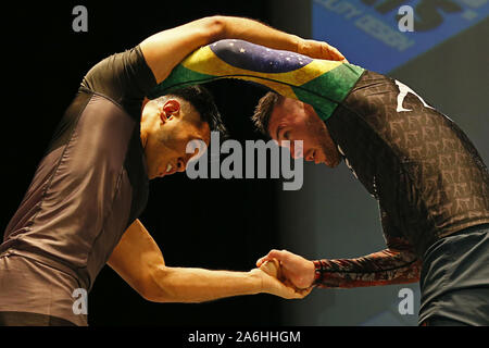 Westbury, New York, USA. 26 Okt, 2019. BILL ALGEO (rechts) kämpft gegen PHILLIPE HANNOVER während des Aufstieges Einladungs grappling Veranstaltung im Raum in Westbury, New York. Credit: Anna Sergeeva/ZUMA Draht/Alamy leben Nachrichten Stockfoto