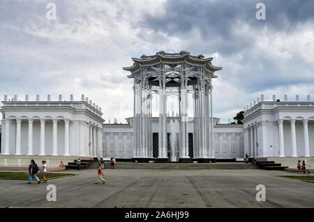 MOSKAU, RUSSLAND - AUGUST 10 2014: Der Kulturpavillon im VDNKh in Moskau, Russland. VDNKh ist Ausstellung der Errungenschaften der Volkswirtschaft. Stockfoto