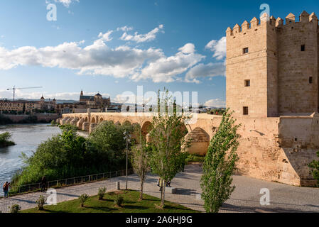 Blick auf den Torre de la Calahorra Turm während des Sonnenuntergangs. corboda Spanien Stockfoto