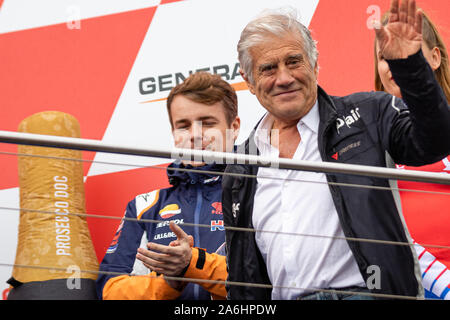 Phillip Island, Australien. 27. Oktober, 2019. Giacomo Agostini auf dem Podium für die MotoGP Rennen auf dem promac Generac australische MotoGP. Credit: Dave Hewison/Alamy leben Nachrichten Stockfoto