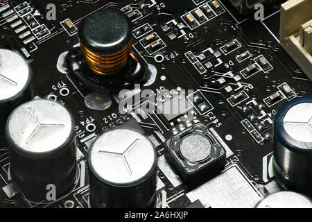 Leiterplatte und Microchip, oder cpu-closeup - elektronische Komponente für digitale Geräte, Konzept für die Entwicklung der elektrischen Stromkreis des Steuergeräts Stockfoto