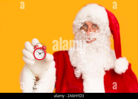 Weisen Santa Beratung für Geschenke zu kaufen zu gehen Stockfoto