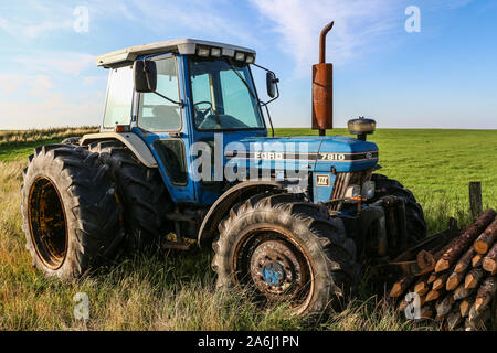 Ford 7810 Traktor auf Mando Island, Dänemark am 27. Juli 2019 Mand¿ gehört zu den Dänischen Wattenmeerinseln vor der Südwestküste von Jütland, Dänemark im Wattenmeer (Nordsee). Die Insel hat eine Fläche von 7,63 Quadratkilometern und hat 40 Einwohner. © Michal Fludra/Alamy leben Nachrichten Stockfoto