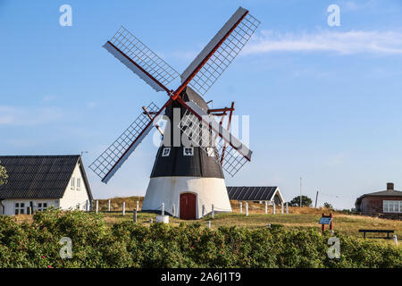 Alte Windmühle auf Mando Island, Dänemark am 27. Juli 2019 Mand¿ gehört zu den Dänischen Wattenmeerinseln vor der Südwestküste von Jütland, Dänemark im Wattenmeer (Nordsee). Die Insel hat eine Fläche von 7,63 Quadratkilometern und hat 40 Einwohner. © Michal Fludra/Alamy leben Nachrichten Stockfoto