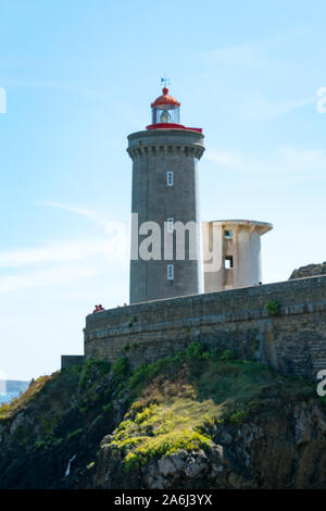 Plouzane/Finistere/Frankreich - 22. August 2019: vertikale Ansicht von Diable Leuchtturm an der bretonischen Küste Stockfoto