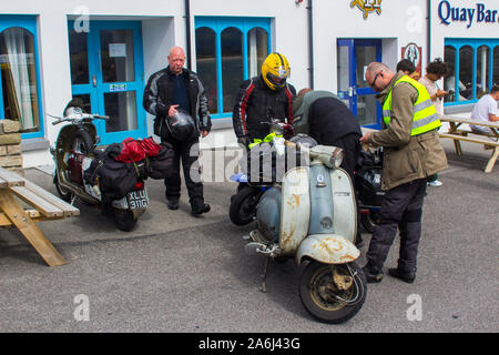 23. August 2019 einen originalen, Unrestaurierten 60er vintage Lambretta Motor Scooter mit Rost im Küstenort Mullaghmore im County Donegal gesehen, Stockfoto