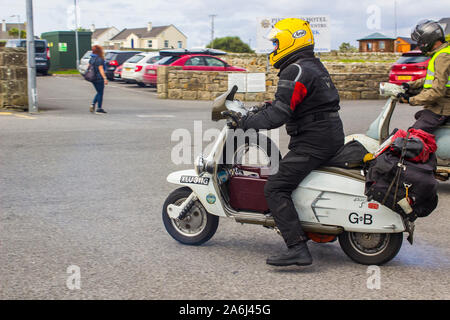 23. August 2019 einen originalen, Unrestaurierten 60er vintage Lambretta Serie 225 Motorroller im Küstenort Mullaghmore im County Donegal gesehen, Stockfoto