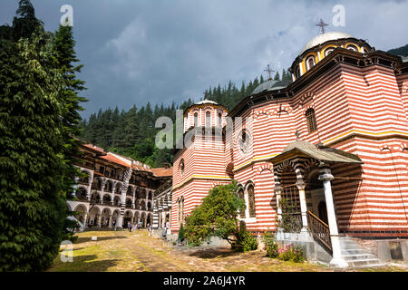 Rila, Bulgarien - 23. Juni 2019: Rila Kloster, einer der wichtigsten touristischen Destinationen und UNESCO-Welterbe in Bulgarien Stockfoto