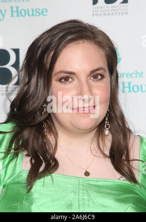 Kalifornien, USA. 26 Okt, 2019. Lena Dunham, an das freundliche Haus 30. jährlichen Awards Luncheon im Beverly Hilton Hotel in Beverly Hills, Kalifornien am 26. Oktober 2019. Credit: MediaPunch Inc/Alamy leben Nachrichten Stockfoto