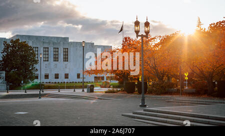 Salem, Oregon - Oktober 27, 2019: Szene von Oregon State Capitol State Park im Herbst Saison Stockfoto