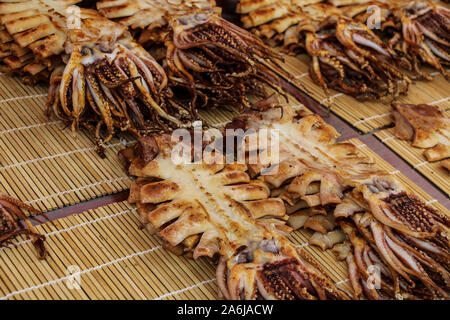 Koreanische Street Food, gegrillte Tintenfische, Südkorea Stockfoto