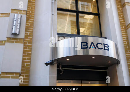 Eintritt in das moderne London Hauptquartier der britischen Arabischen Geschäftsbank im Mansion House, London EC4 Stockfoto