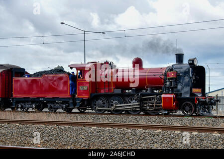 K 190 Rot Dampfzug der viktorianischen Ära stationäre En-route nach Geelong an Hoppers Crossing Melbourne Victoria Australien Stockfoto