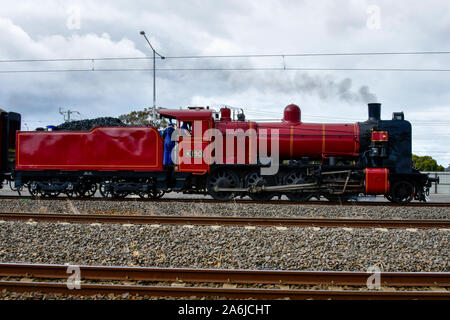 K 190 Rot Dampfzug der viktorianischen Ära stationäre En-route nach Geelong an Hoppers Crossing Melbourne Victoria Australien Stockfoto