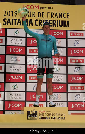 Jakob Fuglsang (Astana pro Team) feiert auf dem Podium nach den wichtigsten Rennen der Tour de France 2019 - Saitama Kriterium am 27. Oktober 2019 in Saitama, Japan. Credit: Mark Eite/LBA/Alamy leben Nachrichten Stockfoto