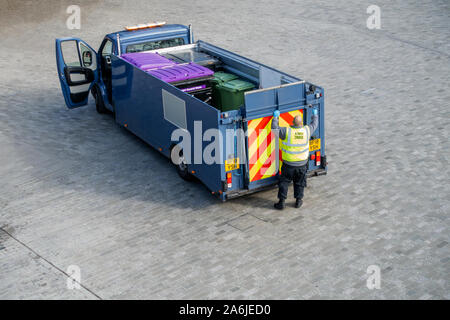 Reiniger sammeln Müll Stockfoto
