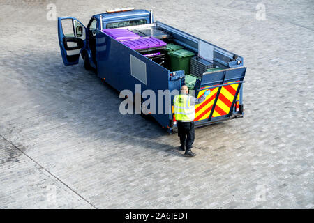 Reiniger sammeln Müll Stockfoto