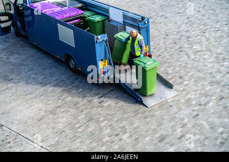 Reiniger sammeln Müll Stockfoto