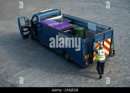 Reiniger sammeln Müll Stockfoto