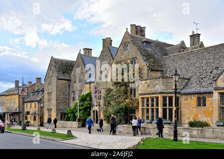 Äußere der Lygon Arms 16. Jahrhundert coaching Hotel, High Street Broadway Worcestershire England Großbritannien Stockfoto