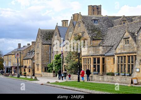 Äußere der Lygon Arms 16. Jahrhundert coaching Hotel, High Street Broadway Worcestershire England Großbritannien Stockfoto