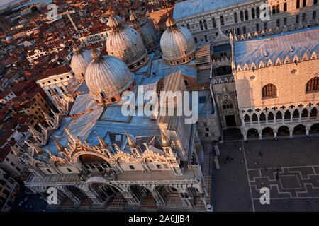 Saint Mark's Basilika Blick vom Campanile di San Marco Venedig Italien Stockfoto