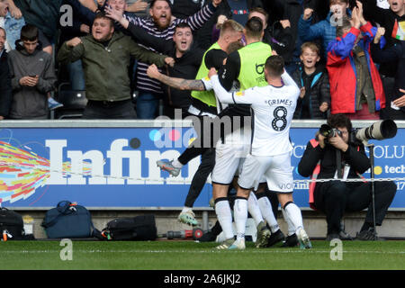 Swansea, Großbritannien. 27. Oktober 2019. Ben Wilmot von Swansea City feiert nach zählen während der Himmel Wette Championship Match zwischen Swansea City und Cardiff City in der Liberty Stadium, Swansea am Sonntag, den 27. Oktober 2019. (Credit: Jeff Thomas | MI Nachrichten) das Fotografieren dürfen nur für Zeitung und/oder Zeitschrift redaktionelle Zwecke verwendet werden, eine Lizenz für die gewerbliche Nutzung Kreditkarte erforderlich: MI Nachrichten & Sport/Alamy leben Nachrichten Stockfoto