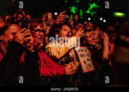 Skanderborg, Dänemark. 07. August 2019. Fans von Robbie Williams live Konzert mit der beliebten der englische Sänger besuchen während der dänischen Musik Festival 2019 SmukFest in Skanderborg. (Foto: Gonzales Foto - Lasse Lagoni). Stockfoto