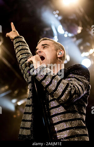 Skanderborg, Dänemark. 07. August 2019. Robbie Williams, der englische Sänger, Songwriter und Musiker, führt ein Live Konzert während der dänischen Musik Festival 2019 SmukFest in Skanderborg. (Foto: Gonzales Foto - Lasse Lagoni). Stockfoto