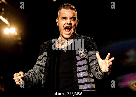 Skanderborg, Dänemark. 07. August 2019. Robbie Williams, der englische Sänger, Songwriter und Musiker, führt ein Live Konzert während der dänischen Musik Festival 2019 SmukFest in Skanderborg. (Foto: Gonzales Foto - Lasse Lagoni). Stockfoto