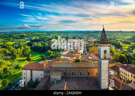 Vinci, Leonardo Geburtsort, Luftbild und Glockenturm der Kirche. Florenz, Toskana Italien Europa Stockfoto